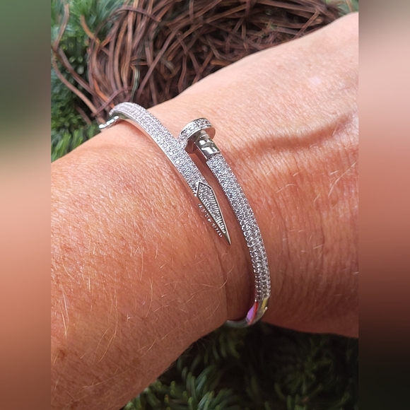 BRAND NEW Rhinestone Nail Bracelet - Picture 6 of 9